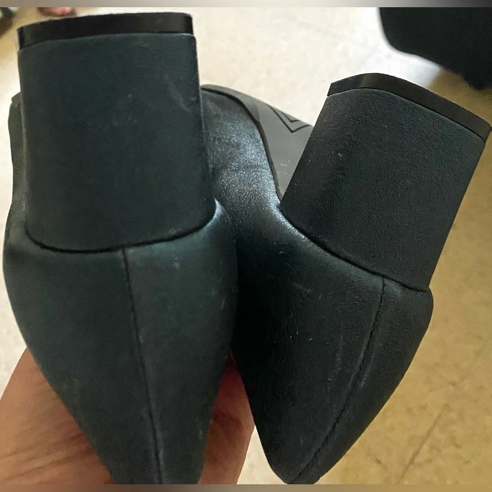 Le Babe Green pumps genuine leather with Embellished Buckle. Made in Italy .